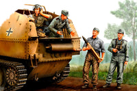 HobbyBoss 84402 1/35 German SPG Crew